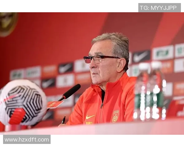 足球明星帅气亮相活动现场展现风采与魅力的精彩瞬间合集